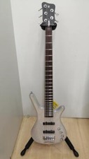Guitare basse électrique